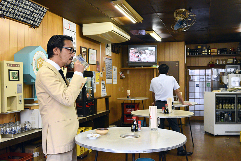 コットンスーツと「ニューカヤバ」の立飲みセルフ焼き鳥