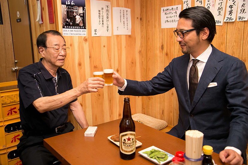 リネンのスーツと「ばん」のレバカツ