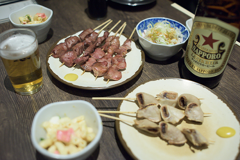 新宿「思い出横丁」で噛みしめるコブクロの味