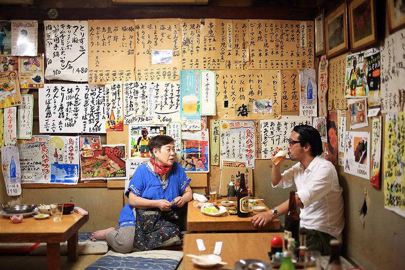 軍パンと「大衆割烹 味とめ」のうなぎ串焼き