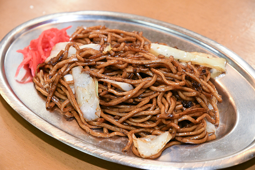 シャンブレーシャツと「福ちゃん」の焼きそば