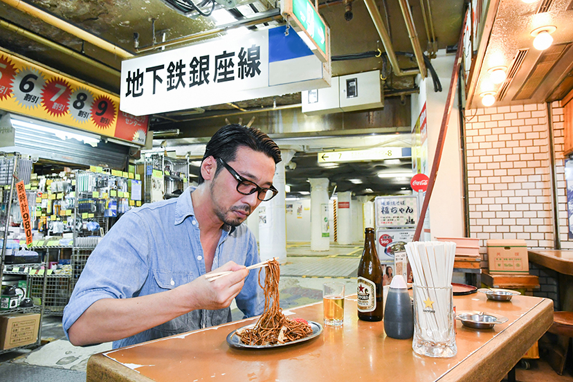 シャンブレーシャツと「福ちゃん」の焼きそば