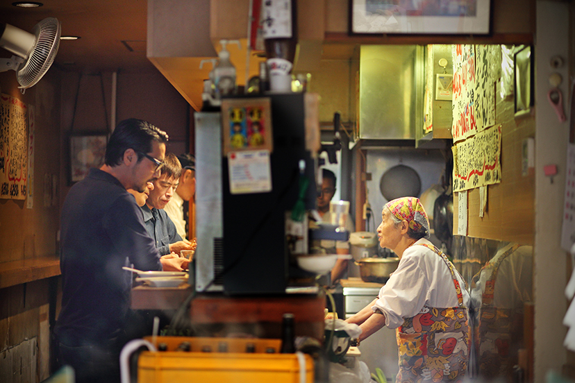 ラコステのロングスリーブポロシャツと「平澤かまぼこ 王子駅前店」のおでん