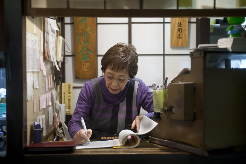 神田まつや、江戸前の老舗で愉しむ“蕎麦前”の味