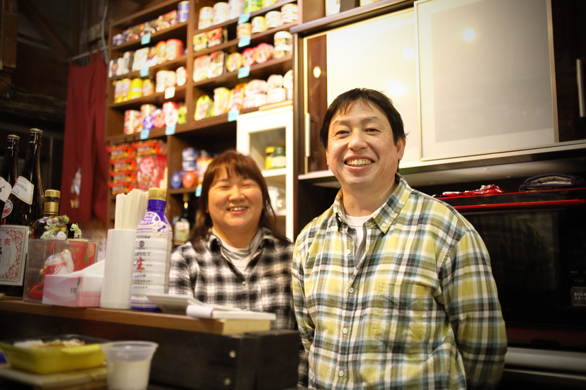 グレイフランネルのスリーピースと「藤田酒店」の さんま蒲焼の缶詰