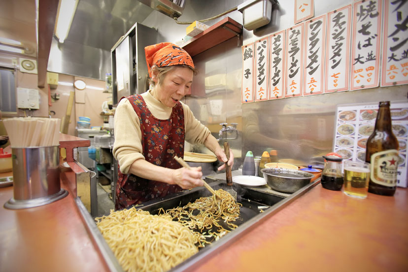 シェトランドセーターと「若月」の焼きそば