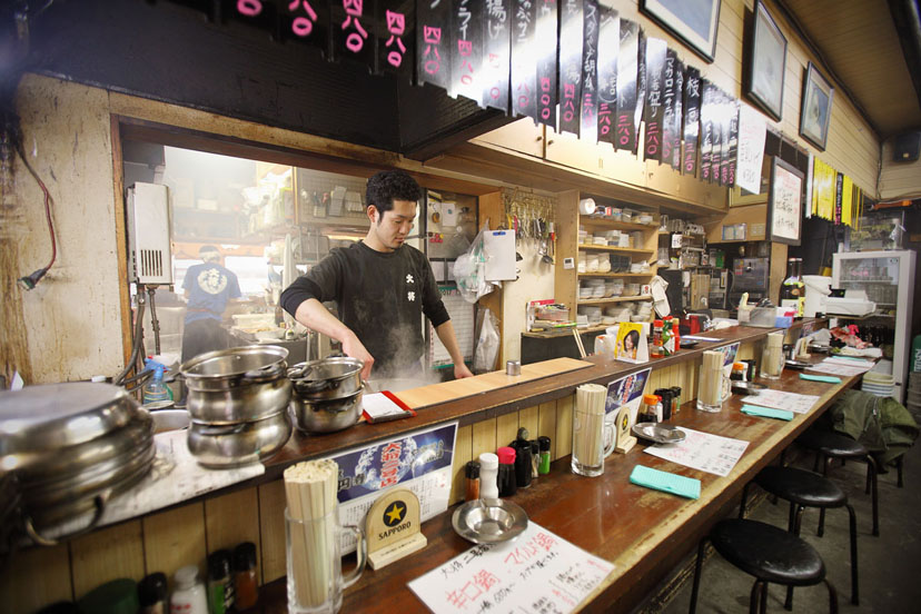 クラークスのデザートブーツと「大将2号店」の焼き鳥