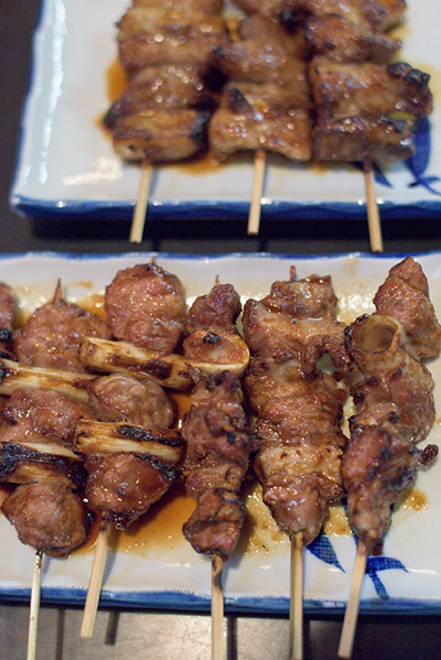 東京の東の果てに、もつ焼きの名店がある。