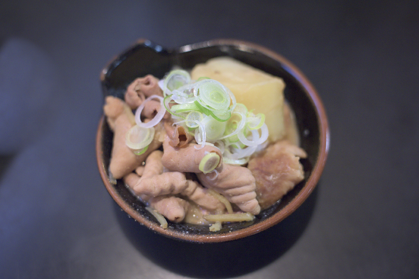 東京の東の果てに、もつ焼きの名店がある。