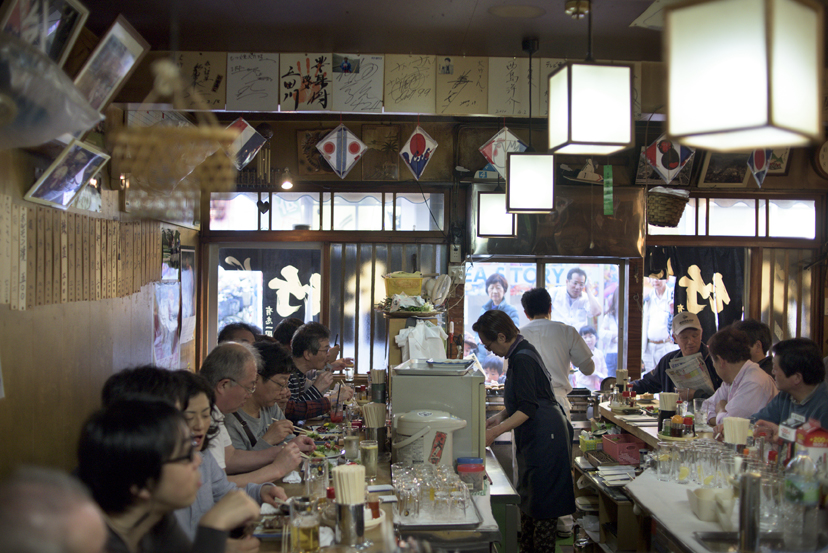 東京の東の果てに、もつ焼きの名店がある。