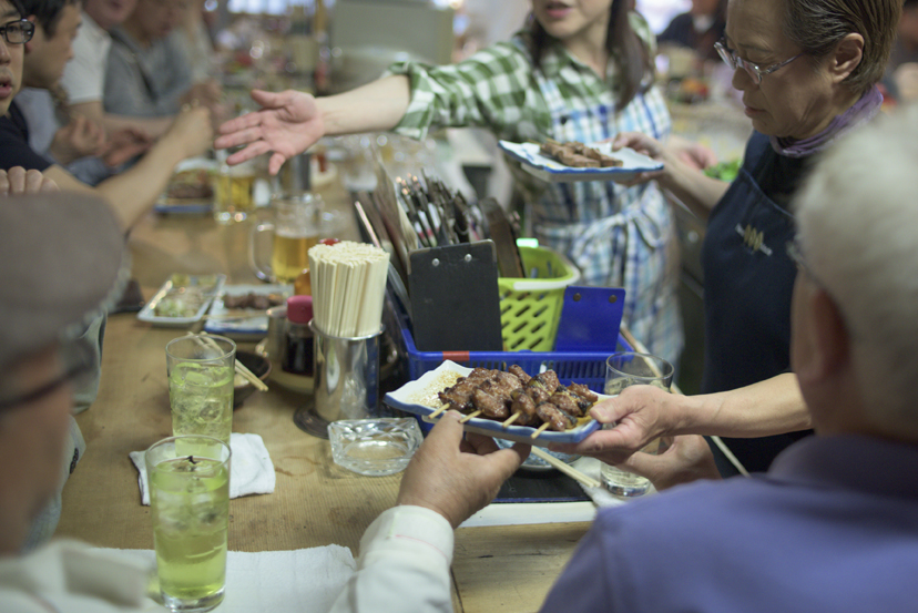 東京の東の果てに、もつ焼きの名店がある。