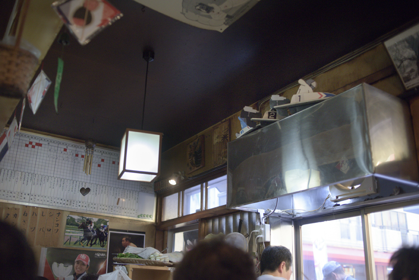 東京の東の果てに、もつ焼きの名店がある。