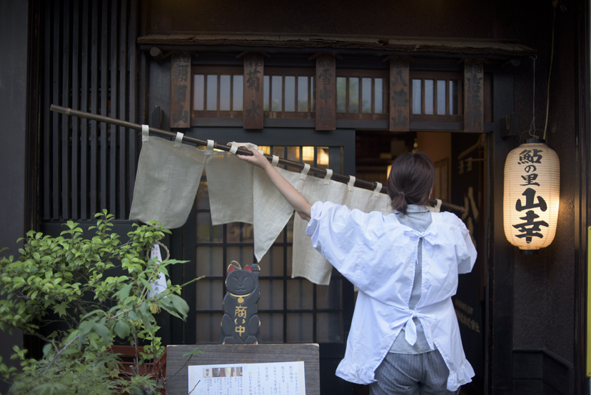 にぎやかで穏やかな下町に見つけた「鮎の里」