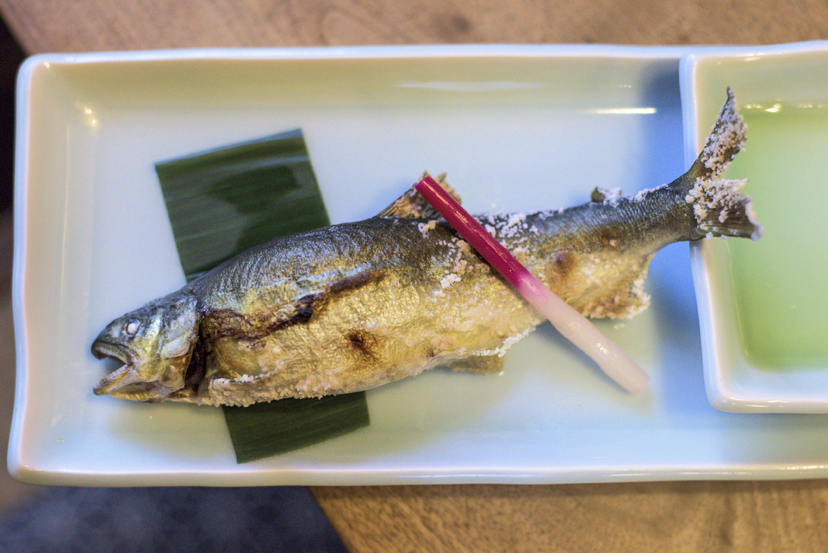 にぎやかで穏やかな下町に見つけた「鮎の里」