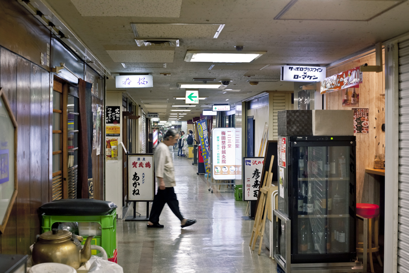 梅田「銀座屋」カオスな地下街に潜む赤星の“聖地”