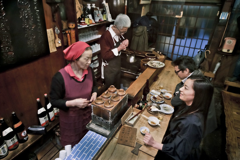 根岸「鍵屋」ザ・昭和居酒屋で雪見酒と洒落込んで