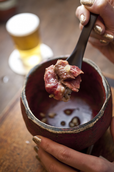 新宿「鳥茂」極上もつ焼きとビールの深イイ関係