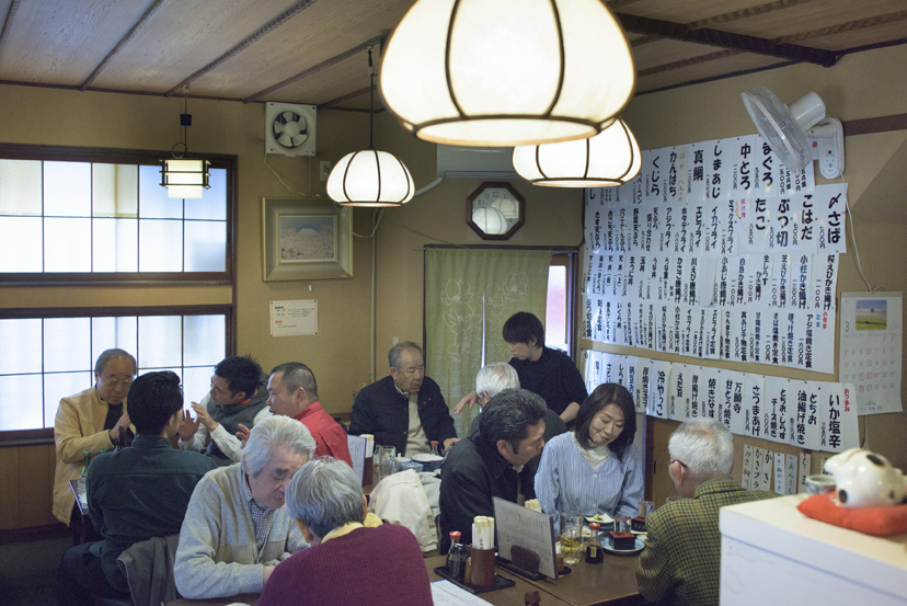 大船駅前の「気になる食堂」でご機嫌な昼と夜の間