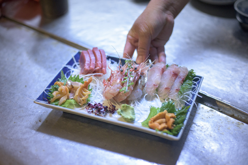 大船駅前の「気になる食堂」でご機嫌な昼と夜の間