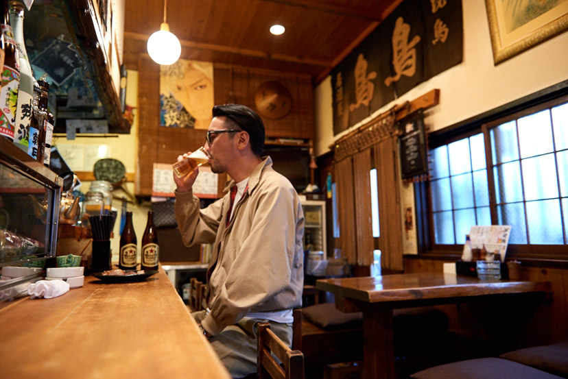 野毛の古き良き酒場で気絶した鳥と鳥とは？