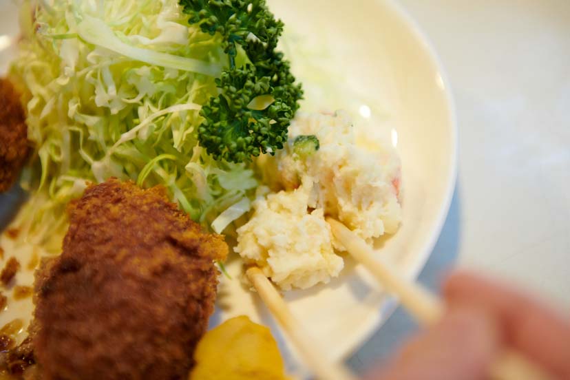 浅草観音裏のラスト散歩で絶品メンチにアニ気絶!