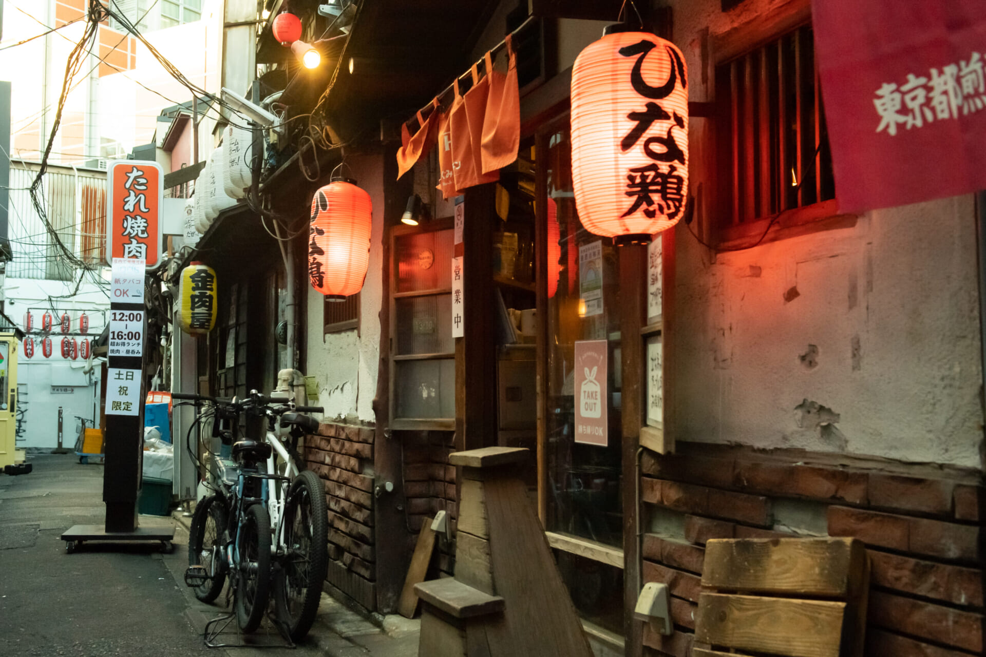 古き良き面影を残す三軒茶屋の一角に 遊びゴコロあふれる昭和な☆居酒屋、発見！