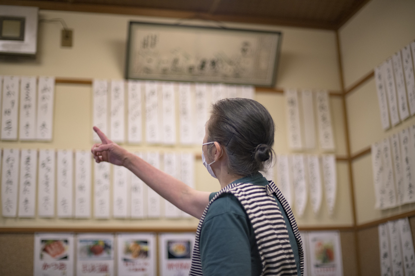 浅草千束通り「大正10年創業の食堂」で飲む最高の贅沢