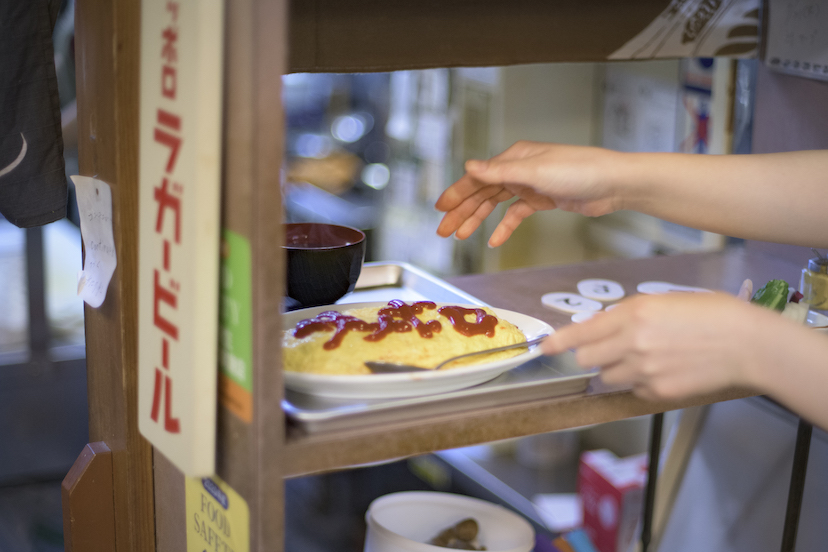 浅草千束通り「大正10年創業の食堂」で飲む最高の贅沢