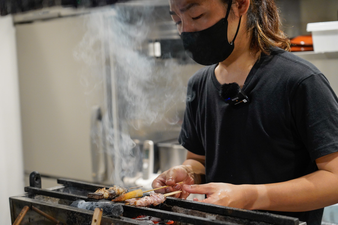 料理のプロも絶賛の店！「焼き鳥 もつ焼 新」。茹でキャベツ、まるちょうポン酢、白センマイの無限ループとは？