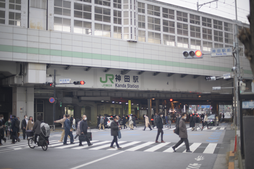 神田のガード下に佇む「しぶいおでん屋さん」の、ありがたい味