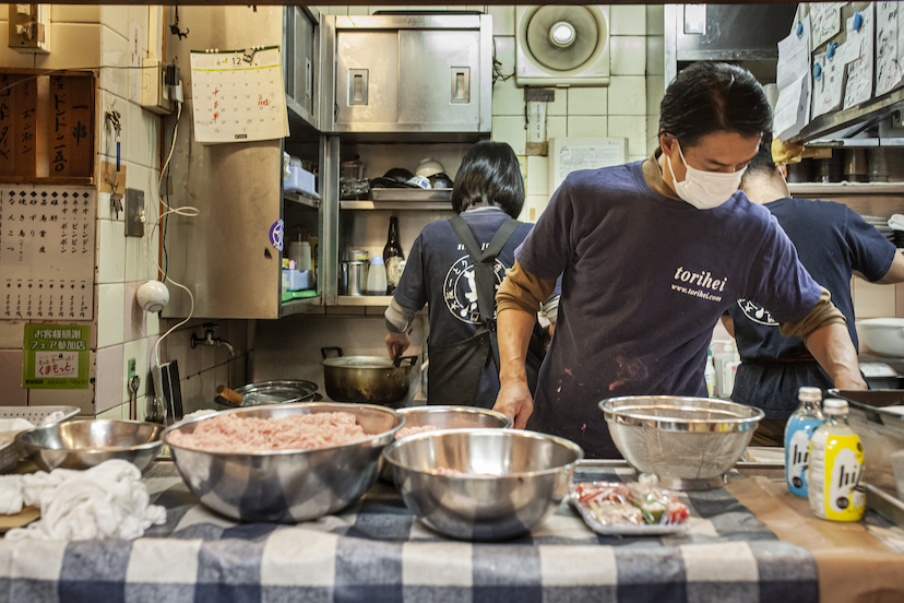 梅田「とり平 総本店」焼き鳥屋の斜め上を歩んできた超個性派老舗