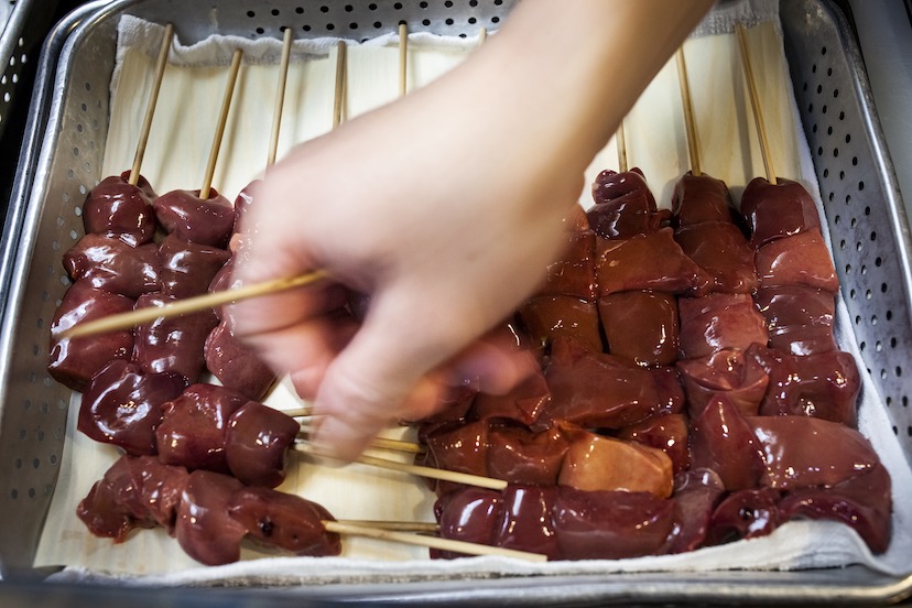 梅田「とり平 総本店」焼き鳥屋の斜め上を歩んできた超個性派老舗