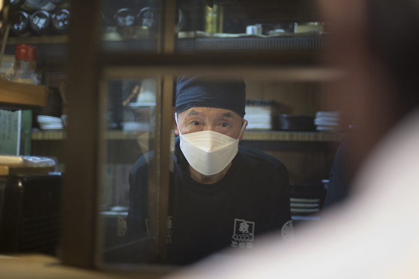 中洲のど真ん中「昭和32年創業」の焼き鳥店、博多の夜はここから始まる