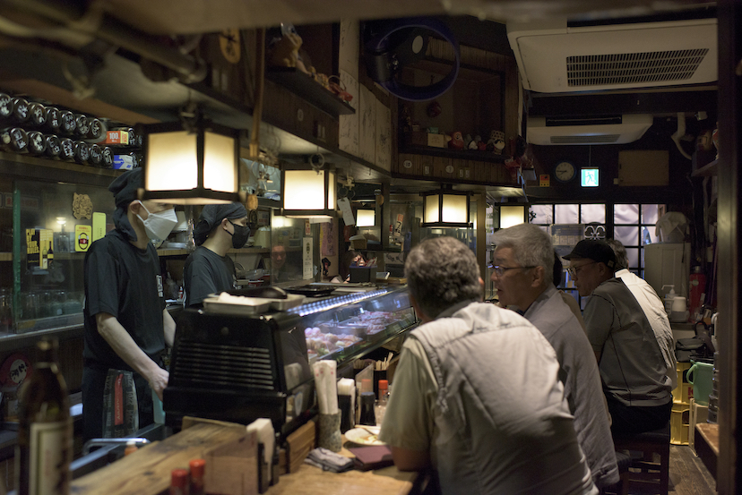 中洲のど真ん中「昭和32年創業」の焼き鳥店、博多の夜はここから始まる