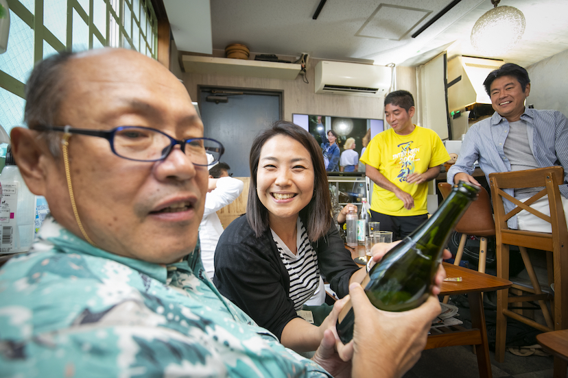 巣鴨「朝めし酒場ナニコレ食堂」朝8時から飲める呑兵衛たちの“秘密の楽園”