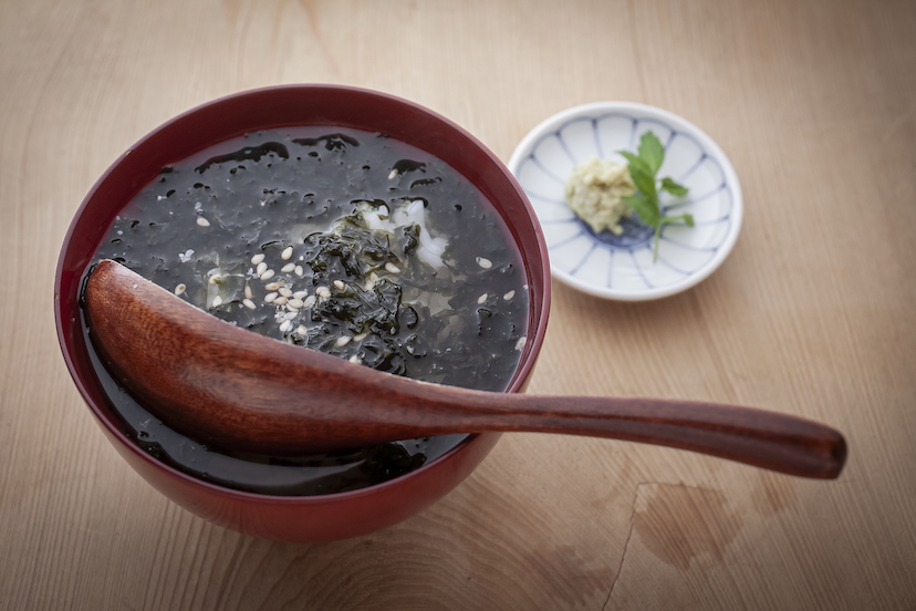 月島「食堂 ユの木」左党も唸る“強制突き出し6品セット”に自制心を保てるか