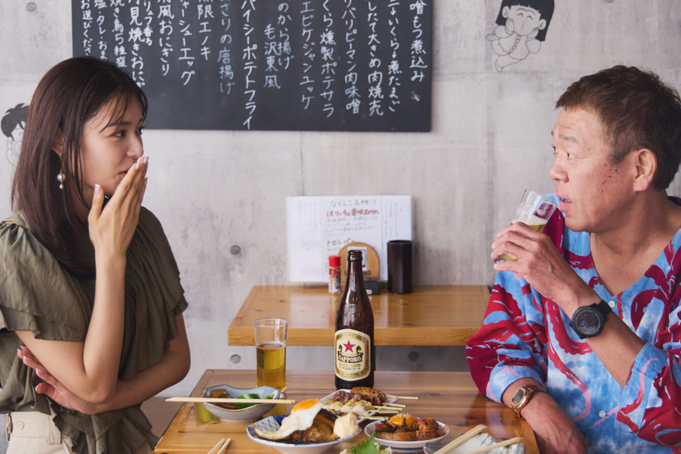 若者が集う本郷三丁目のネオ大衆酒場で、ギャルとオヤジが世代間交流!