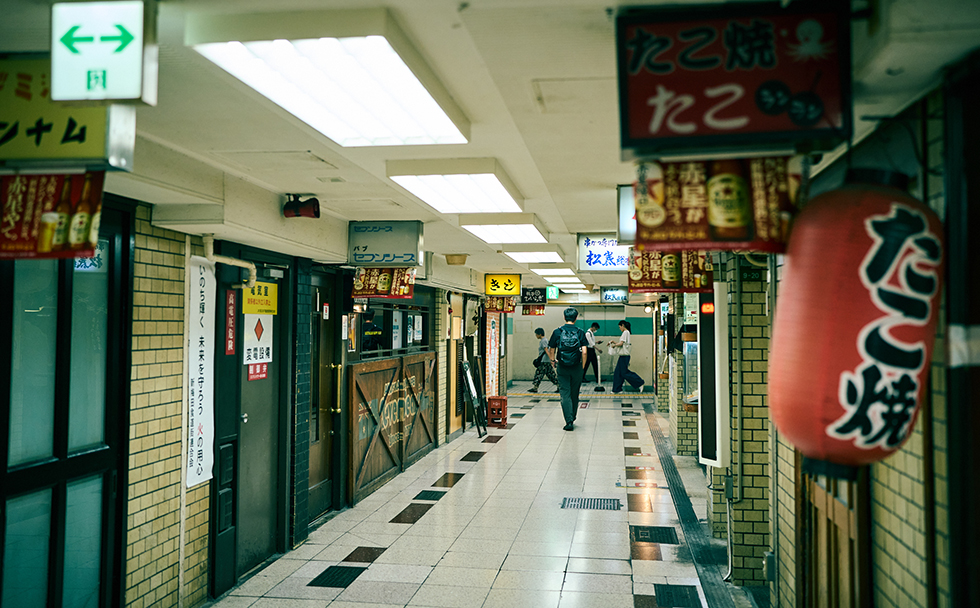 大阪駅高架下、戦後から続く飲食街をぶらり -後編-