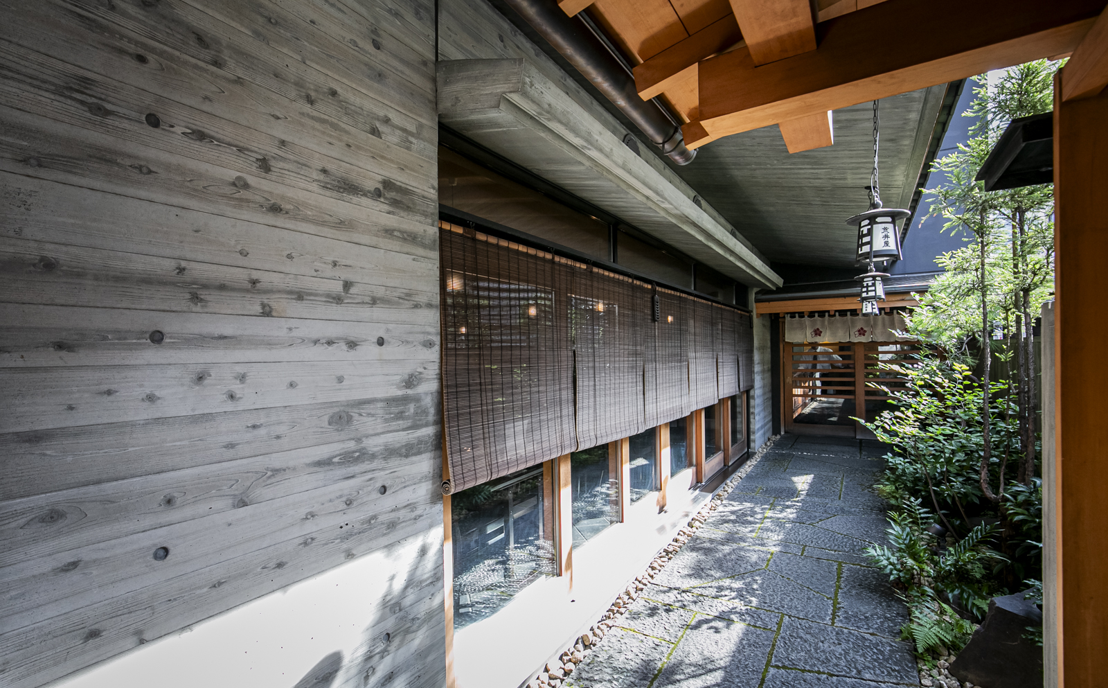 関内「荒井屋本店」旨さモーレツ！ 130年続く絶品牛鍋に感服