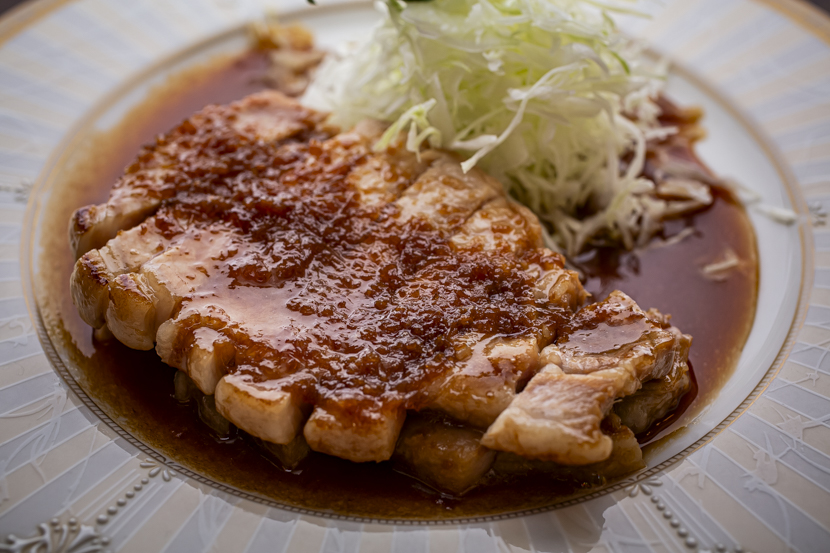 浅草「とんかつ弥生」飲めるとんかつ屋という楽園