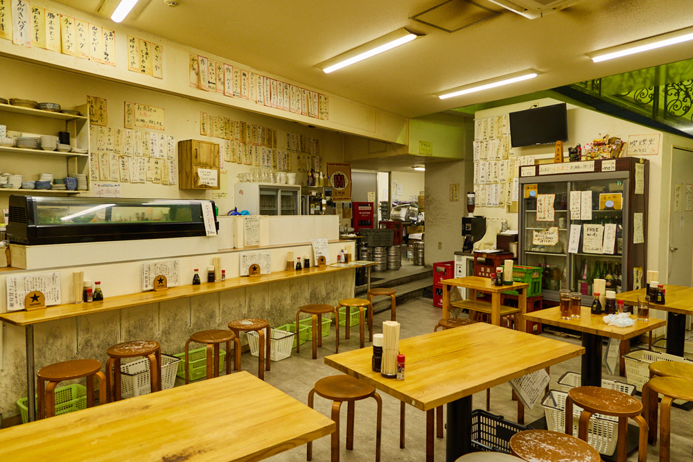 南阿佐ヶ谷「つきのや」名物“くさや”からナポリタンまで！呑べえのファミレス発見