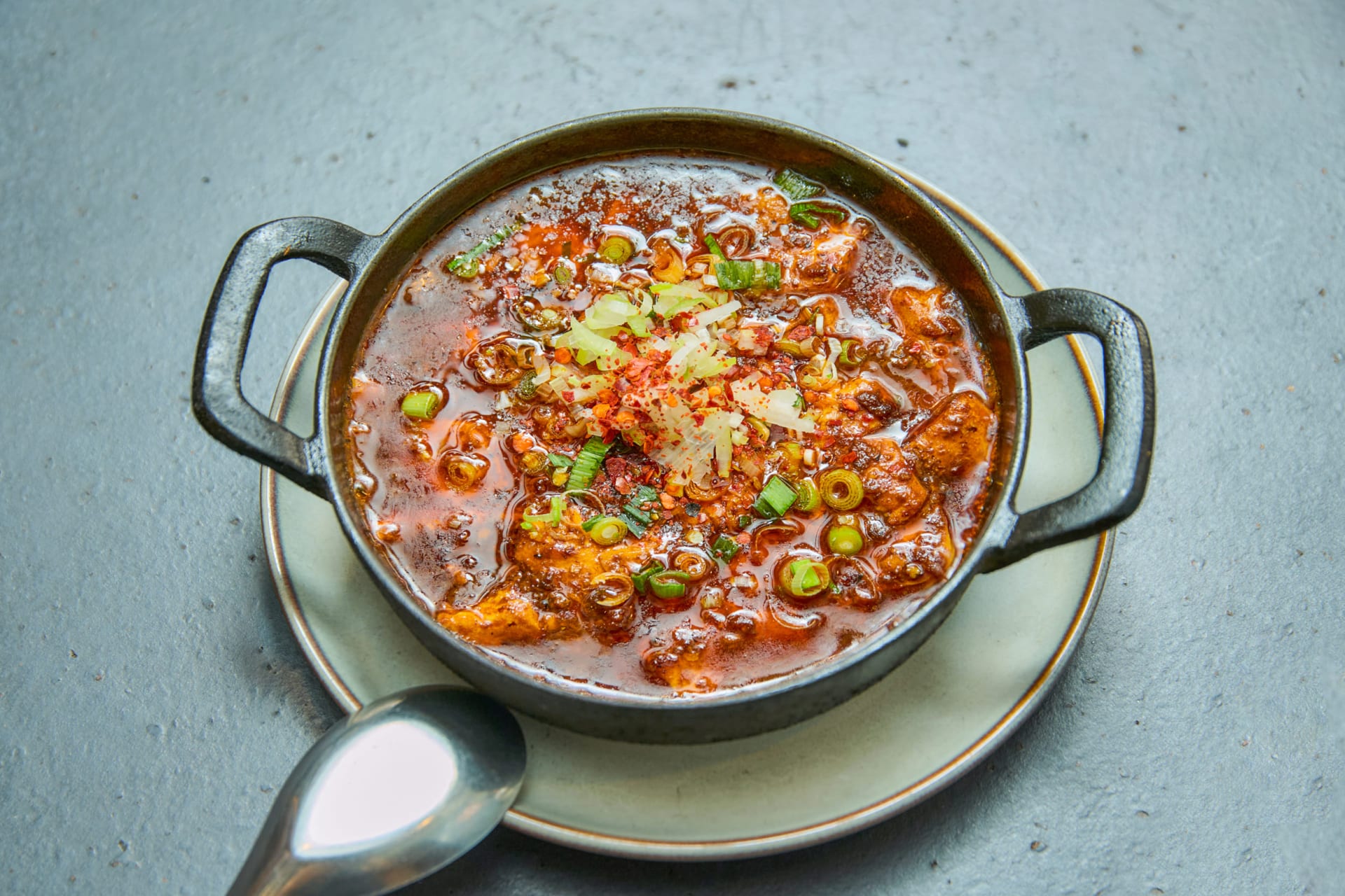 富ヶ谷「かかん」感動の麻婆豆腐体験！味もセンスもバツグンな大人の町中華