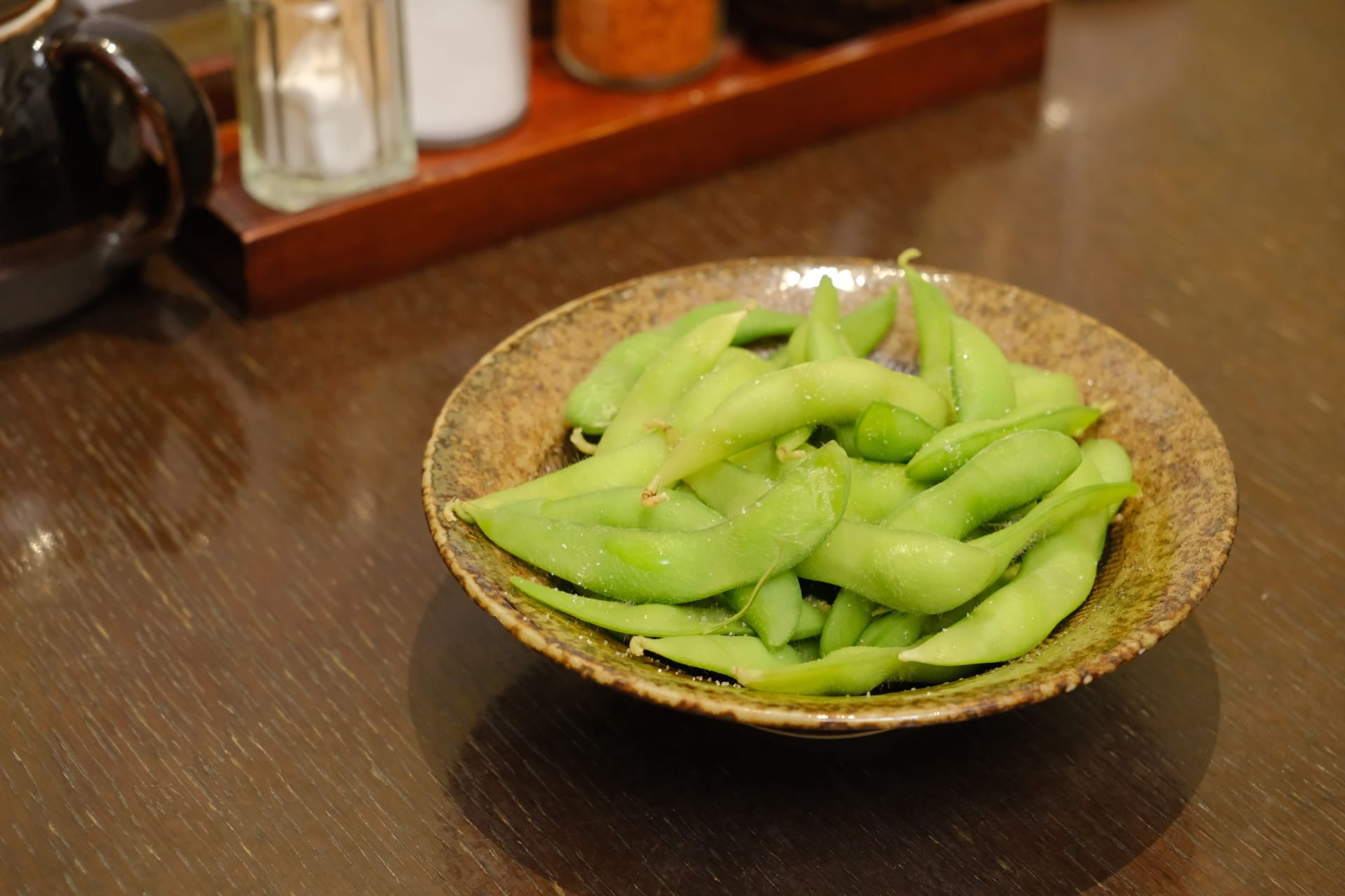 赤坂「とらばこ」枝豆、小袋、串揚げ…酒飲みのツボを押さえた“呑べえ天国”
