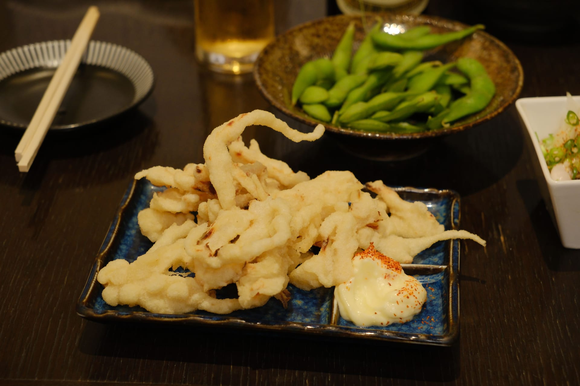 赤坂「とらばこ」枝豆、小袋、串揚げ…酒飲みのツボを押さえた“呑べえ天国”