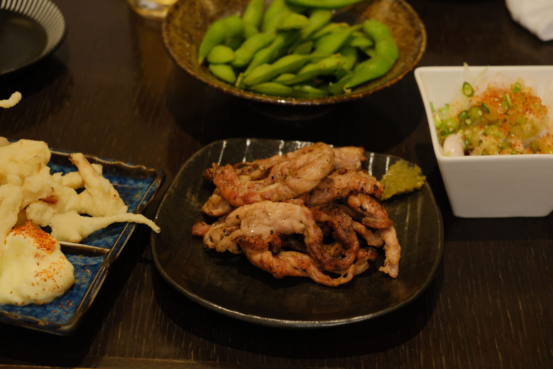 赤坂「とらばこ」枝豆、小袋、串揚げ…酒飲みのツボを押さえた“呑べえ天国”