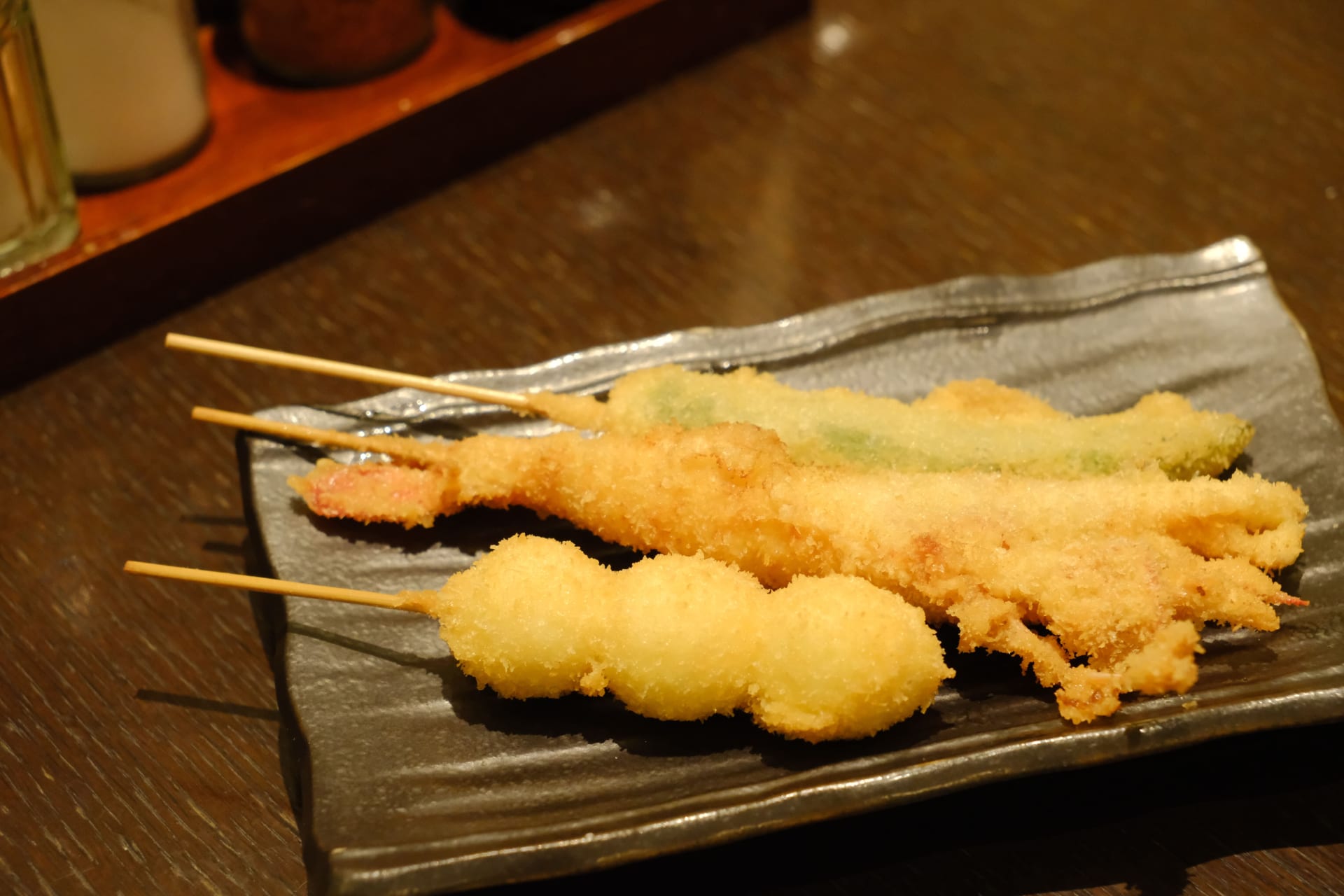 赤坂「とらばこ」枝豆、小袋、串揚げ…酒飲みのツボを押さえた“呑べえ天国”