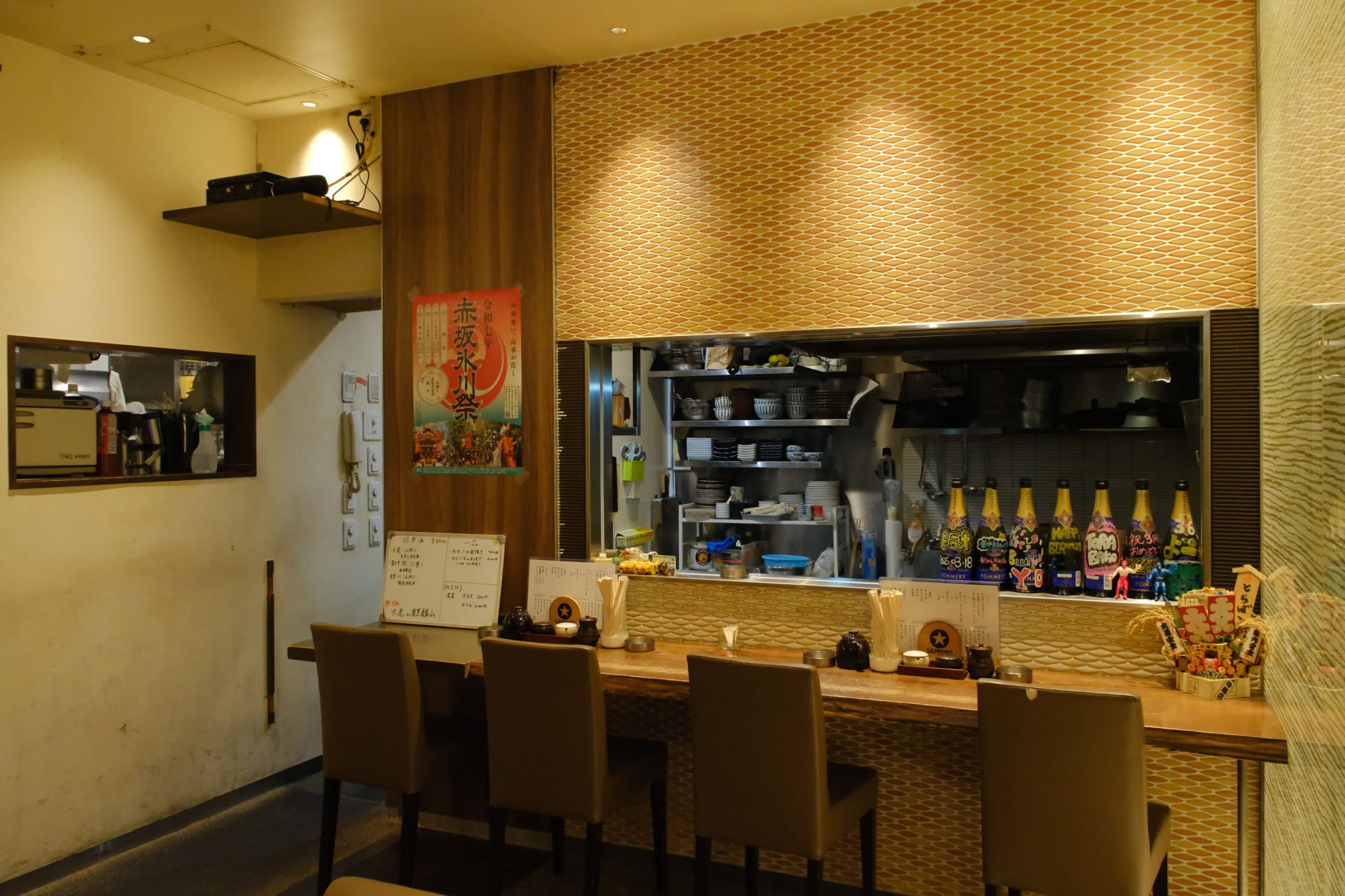 赤坂「とらばこ」枝豆、小袋、串揚げ…酒飲みのツボを押さえた“呑べえ天国”