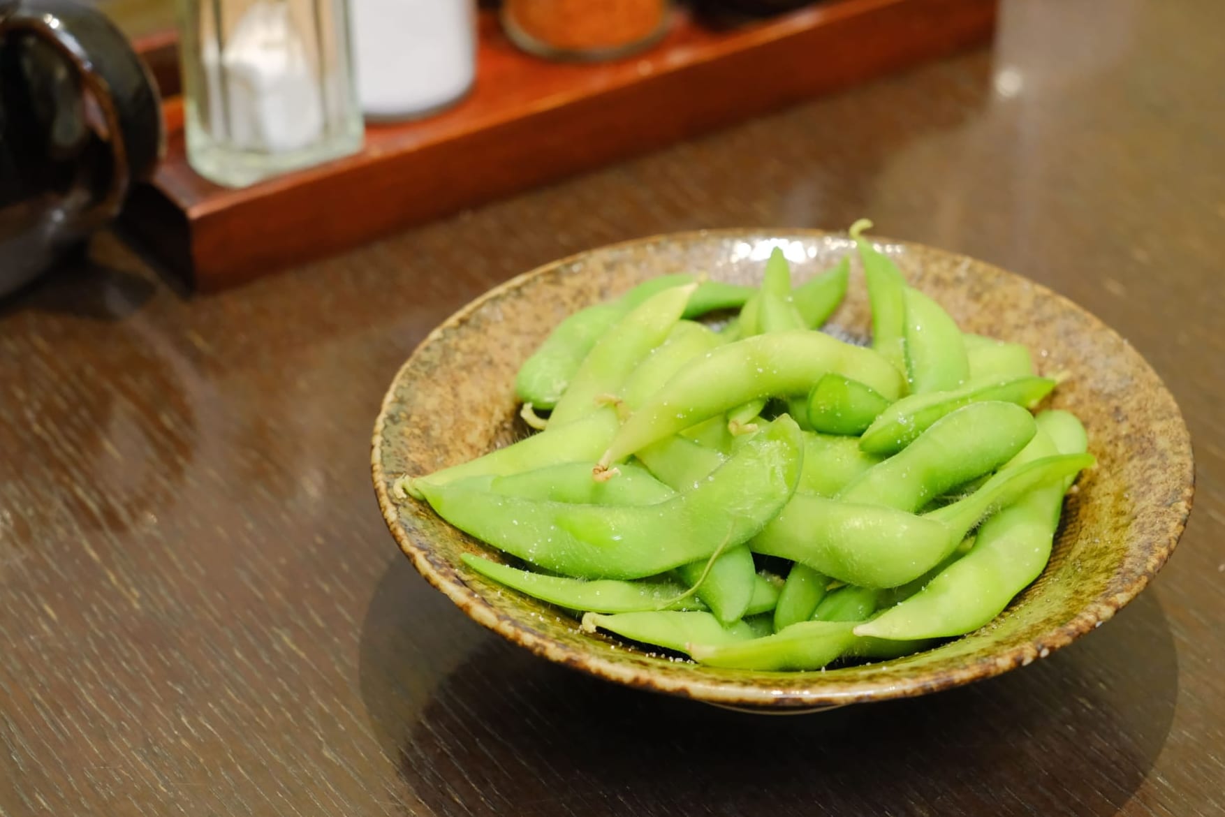 赤坂「とらばこ」枝豆、小袋、串揚げ…酒飲みのツボを押さえた“呑べえ天国”