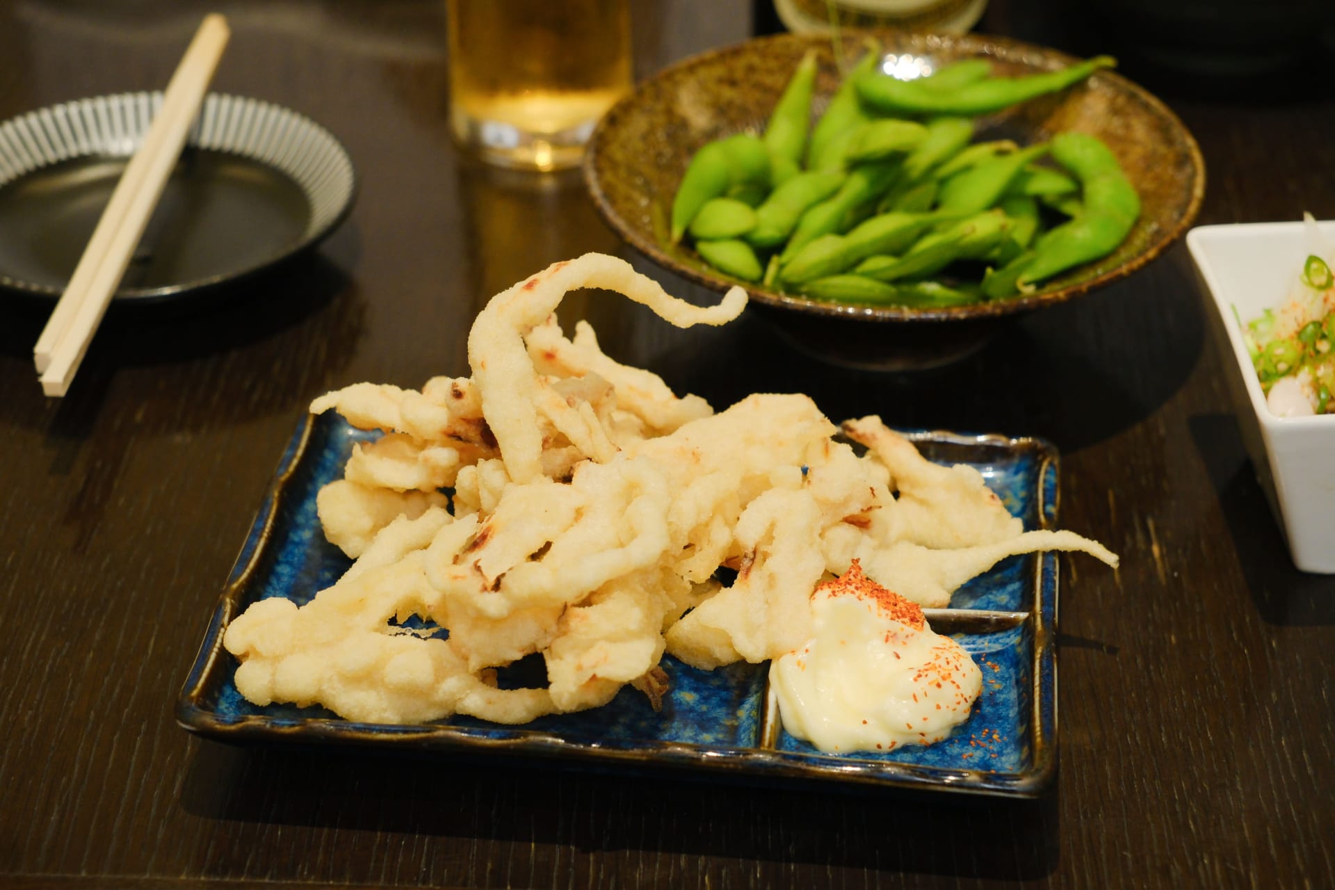赤坂「とらばこ」枝豆、小袋、串揚げ…酒飲みのツボを押さえた“呑べえ天国”