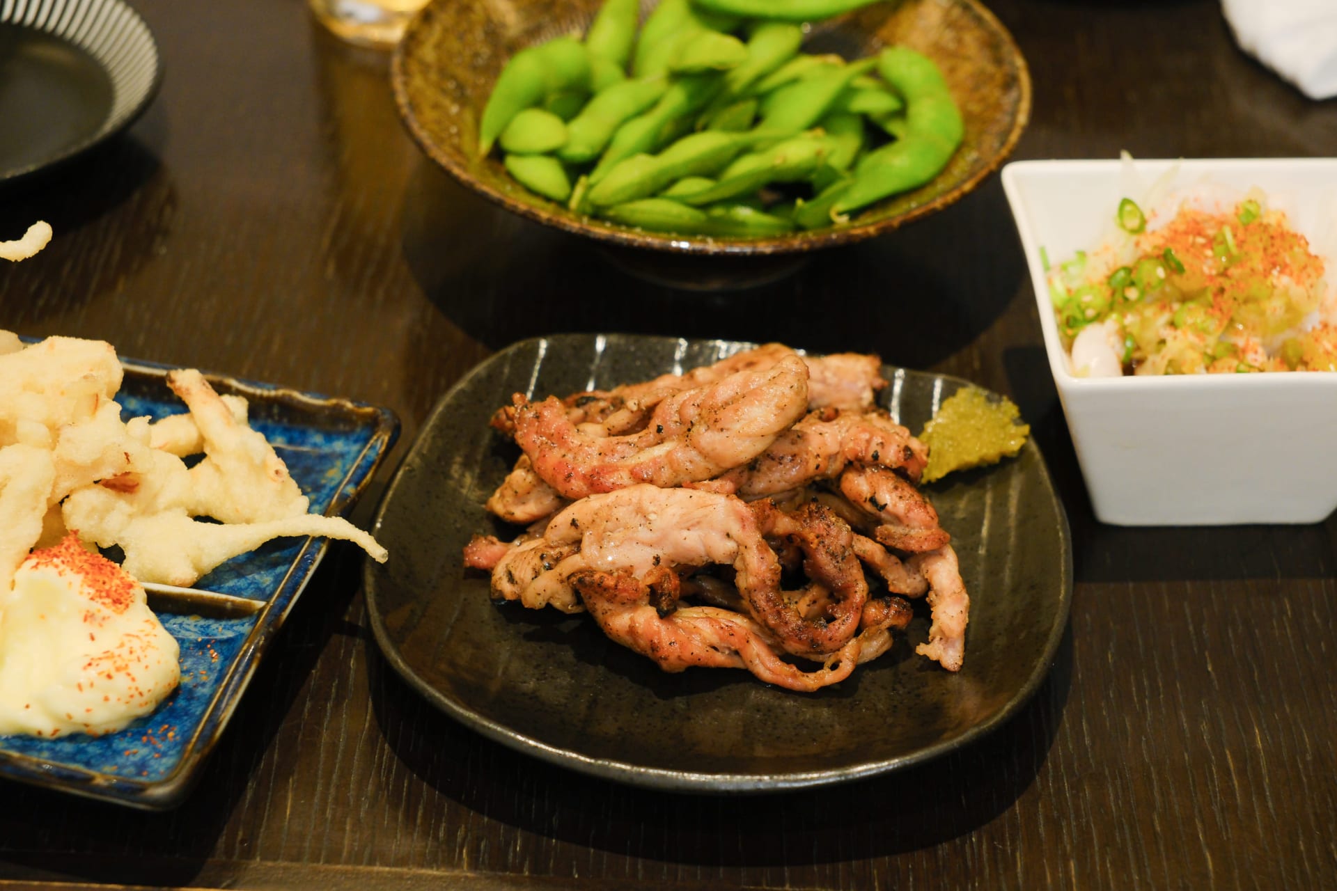 赤坂「とらばこ」枝豆、小袋、串揚げ…酒飲みのツボを押さえた“呑べえ天国”